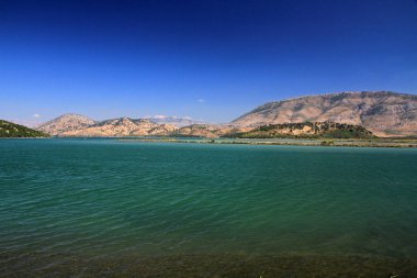 Butrint Gölü, Arnavutluk 'un Saranda kentine yakın tuz gölü 