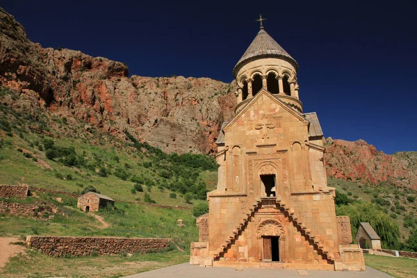 Bagian Depan Gereja Karapet Surb Dengan Penggambaran Yang Mencolok Tentang — Stok Foto