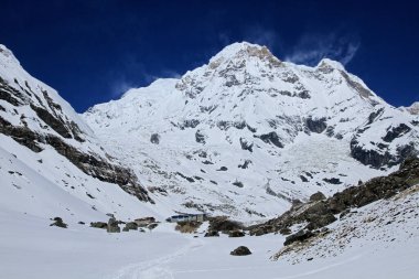 Annapurna Merkez Kampı - 4,130 metre ve Annapurna Güney - 7,219 metre (23,684 fit), Annapurna Massif, Himalayalar, Nepal 
