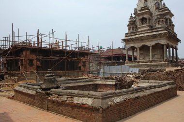 Bhaktapur, Nepal 'deki depremden sonra yıkılan binalarla Durbar Meydanı 