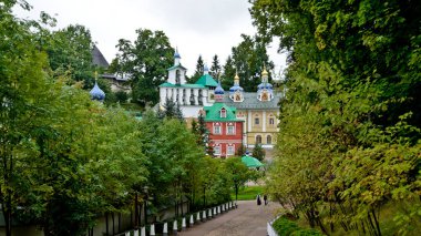 Pechory, Rusya - 3 Eylül 2015: Uspensky Pskovo-mağaralar Manastırı