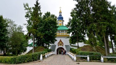 Pechory, Rusya - 3 Eylül 2015: Uspensky Pskovo-mağaralar Manastırı