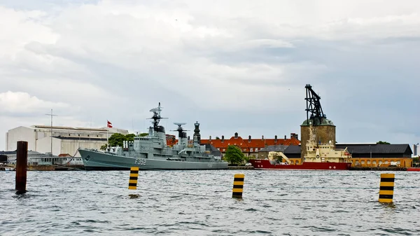 Copenhagen, Danimarka - 16 Haziran 2008: Peder Skram ve Masting vinç