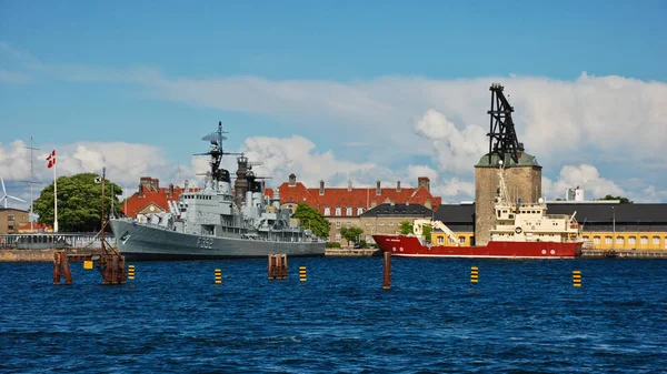 Copenhagen, Danimarka - 16 Haziran 2008: Peder Skram ve Masting vinç