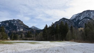 Schwangau, Almanya - 2 Şubat 2016: Neuschwanstein Şatosu ve Hohenschwangau Castle