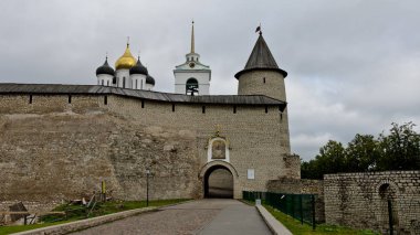 Pskov, Rusya - 4 Eylül 2015: Troitskaya Kulesi