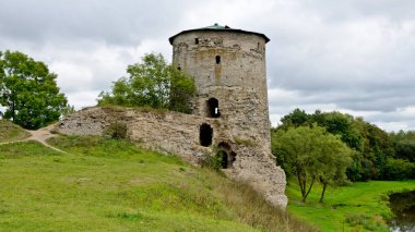 Pskov, Rusya - 4 Eylül 2015: Gök gürültüsü Kulesi