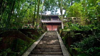 Leshan, Çin - 30 Temmuz 2013: Grand Buddha manzara alanı