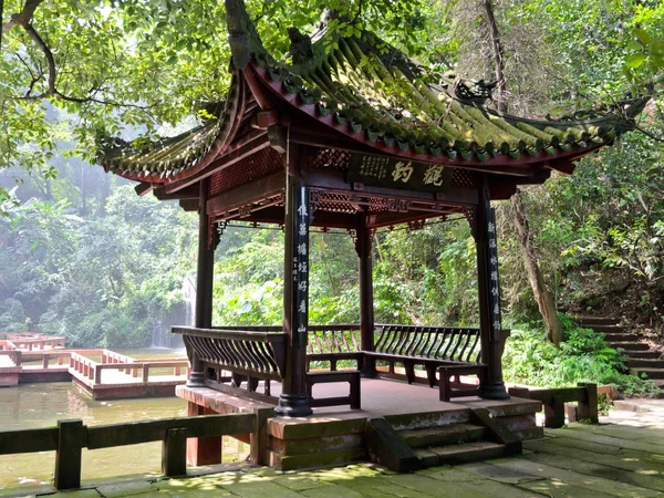 Leshan, Çin - 30 Temmuz 2013: Grand Buddha manzara alanı