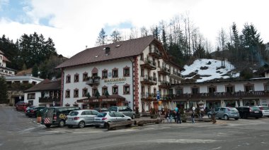 Santa Cristina, İtalya - 18 Mart 2011: Ruacia yol