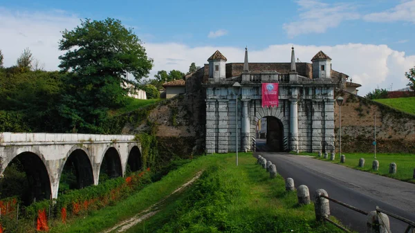 Palmanova, İtalya - 17 Eylül 2007: Aquileia Gate