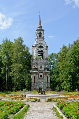 Ostashkov, Rusya - 5 Ağustos 2016:Transfiguration Kilisesi'nin çan kulesi