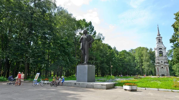 オスタシュコフ ロシア 2016 レーニン記念碑 — ストック写真
