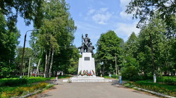 Ostashkov Rússia Agosto 2016 Monumento Dos Partisans — Fotografia de Stock