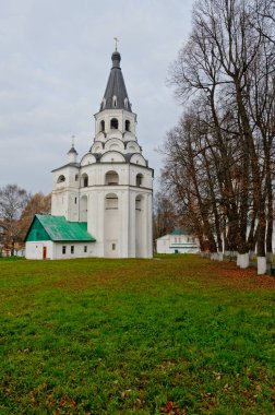 Alexandrov, Rusya - 21 Ekim 2019: İsa 'nın çarmıha gerilmesinin çan kulesi