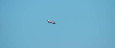 Mavi gökyüzü, kopya alanı gezegende büyük yolcu