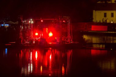 Ceske Budejovice, uzun pozlama nehirde Malse podyumda