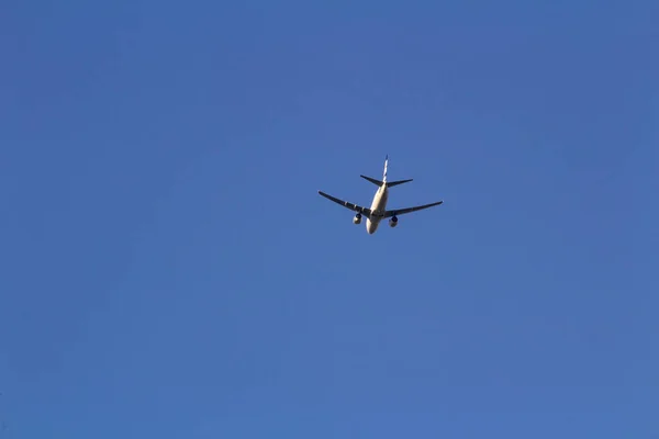 Passenger Plane Blue Sky Copy Space — Stock Photo, Image