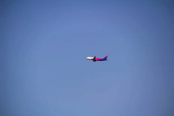 Avion Passager Côté Sur Ciel Bleu Espace Copie — Photo