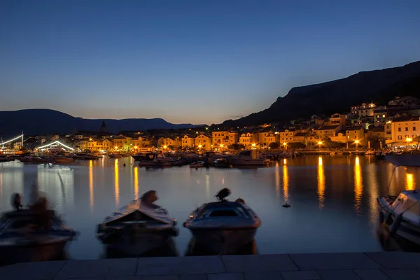 Luzes Cidade Baska Com Mar Navios Exposição Longa Croácia — Fotografia de Stock