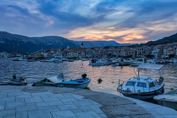 Маленькая Деревня Башка Кораблями Закате Остров Крк Хорватия — стоковое фото
