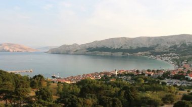 Zaman atlamalı küçük köy Baska, Hırvatistan