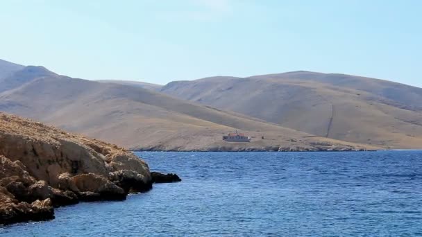 Волны Море Маяком Острове — стоковое видео