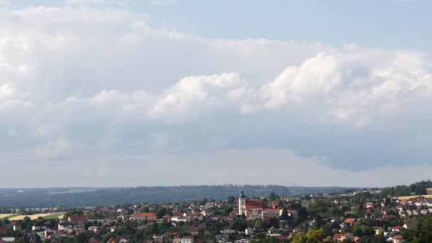 Bulut Zaman Atlamalı Köyüne Rudolfov — Stok video