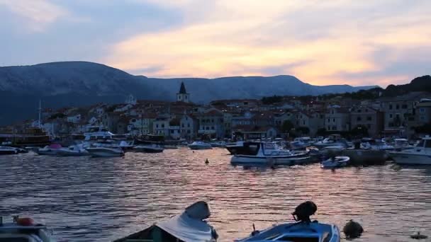 Tijd Lapse Zonsondergang Stad Baska Met Boten — Stockvideo