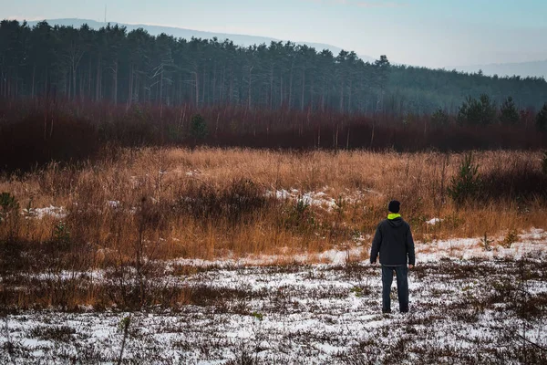 Young Man Standing Landscape Snow Distant Hills — Stock Photo, Image