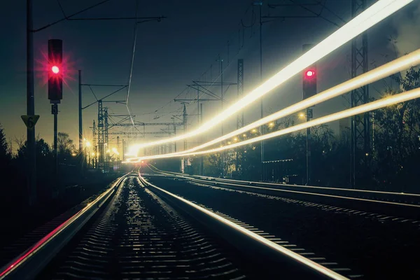 Světelné Stopy Vlak Červenou Dlouhé Expozice — Stock fotografie