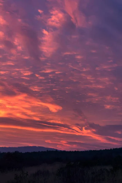Amazing Zonsondergang Rood Wolken Het Blauwe Uur — Stockfoto