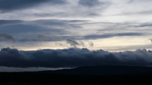 Πάροδο Του Χρόνου Σύννεφα Στον Καταγάλανο Ουρανό — Αρχείο Βίντεο