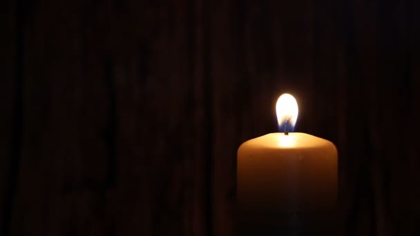 Kerze Mit Dunklem Hintergrund — Stockvideo