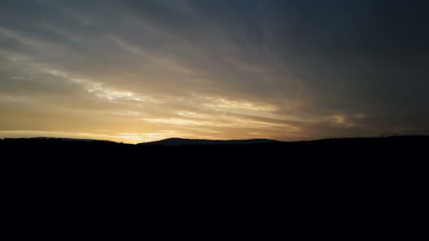 Pancromática Vista Atardecer Las Montañas Con Bosque Paisaje Checo — Vídeos de Stock