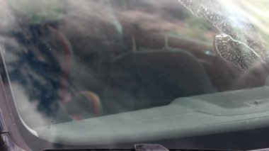 su ile araba pencere yıkama yakın