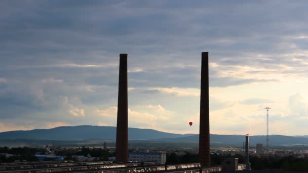 セスケ ブデヨヴィツェの空の赤い風船 — ストック動画