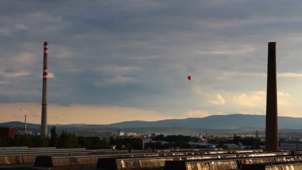 Röd Ballong Himlen Ceske Budejovice — Stockvideo