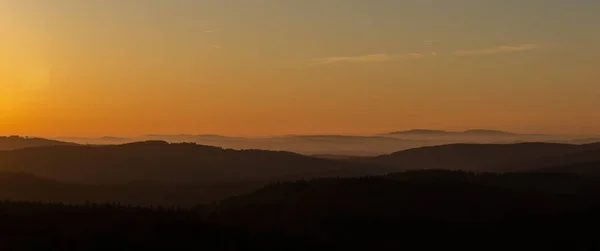 Vista panorâmica do mirante Nebelstein com colina distante, Austri — Fotografia de Stock