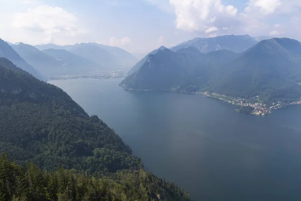 Traunsee Lago Con Alpes Montaña Ciudad Traunkirchen Colina Kleiner Schonberg — Foto de Stock