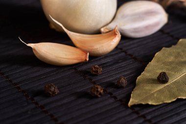 Masada, baharat: soğan, sarımsak, karabiber bezelye ve defne yaprağı