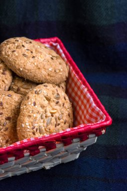 Tuzlu kurabiye susam, tekstil ekose ayçiçeği serpilir