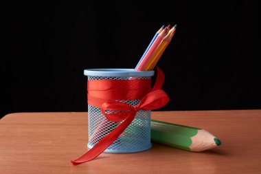 Renkli ürün yelpazesine renkli çizim kalem kalem çizim renkli kalemler