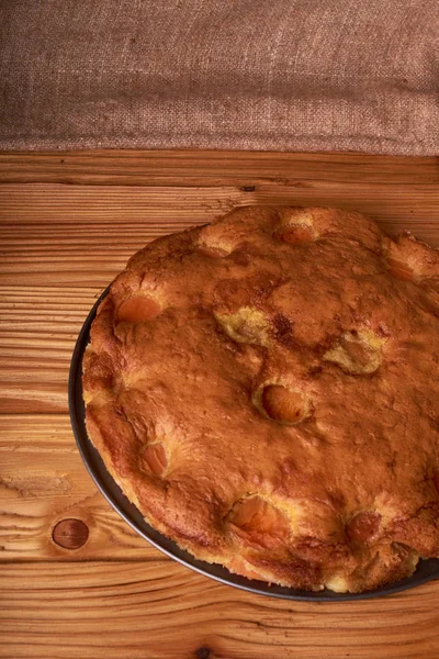 Kayısı kek ya da pasta ahşap tablo