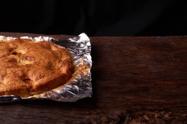 folyo maddeler tarçın, abricot, yumurta, un, süt ve şeker ile kayısı pasta pişmiş. Gıda fotoğraf