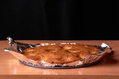 folyo maddeler tarçın, abricot, yumurta, un, süt ve şeker ile kayısı pasta pişmiş. Gıda fotoğraf