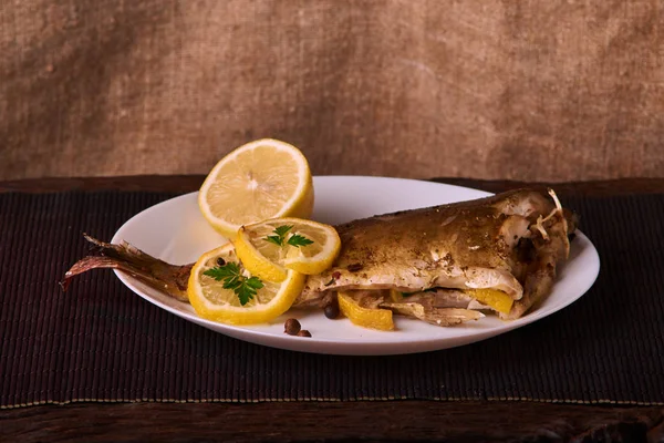 Appetizing Baked Fish Covered Juicy Lemons Garlic Salt Side — Stock Photo, Image