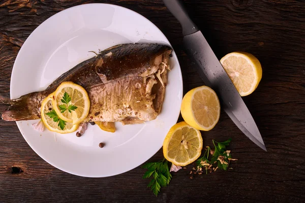 Baked Fish Lemon Spices Herbs White Plate Wooden Background — Stock Photo, Image