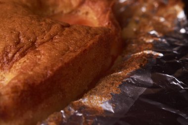 Ahşap masa arka plan üzerine kayısı ile tart yakın çekim