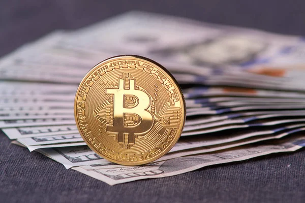 Şok Franklin ile yüz doları faturalarında altın bitcoin.